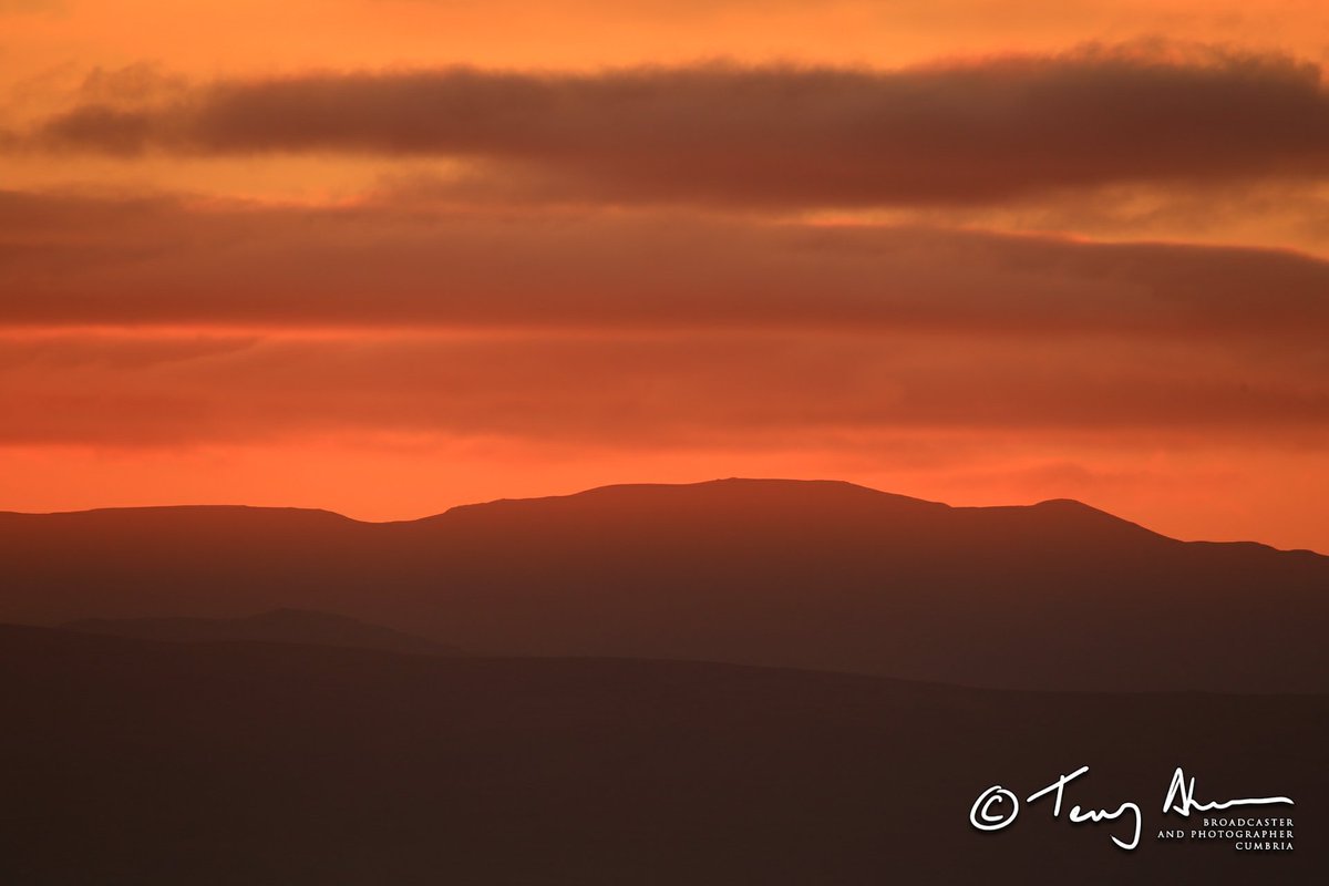 terrybnd's tweet photo. Not a bad way to end the first day of a new year eh? I've been out filming scenes of England's third highest peak and the wider area at sunset from @NorthPennAONB for 'Life of a Mountain: Helvellyn' 👌🏔🎥 It's got bloody cold out now! #lakedistrict #stormhour @StormHour @vango https://t.co/GWNFwj9vL2