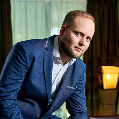WedStoryKz's tweet photo. #ФотографДня Александр Захарченко #Усть-Каменогорск https://t.co/mxHqi5DvRf https://t.co/upErBY59R0