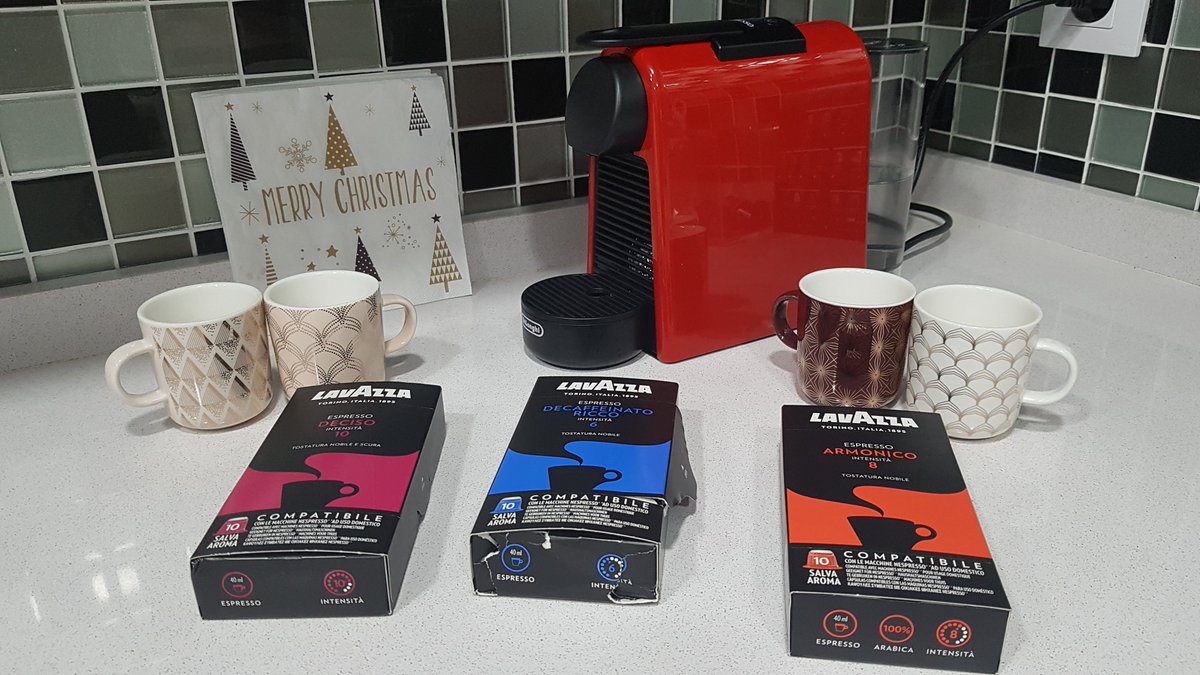 SheilaSmsf's tweet photo. Estas Navidades no ha faltado el café #LavazzaNCC en nuestra sobremesa #Christmastalks. @KuvutES https://t.co/YVDKwAOqLS