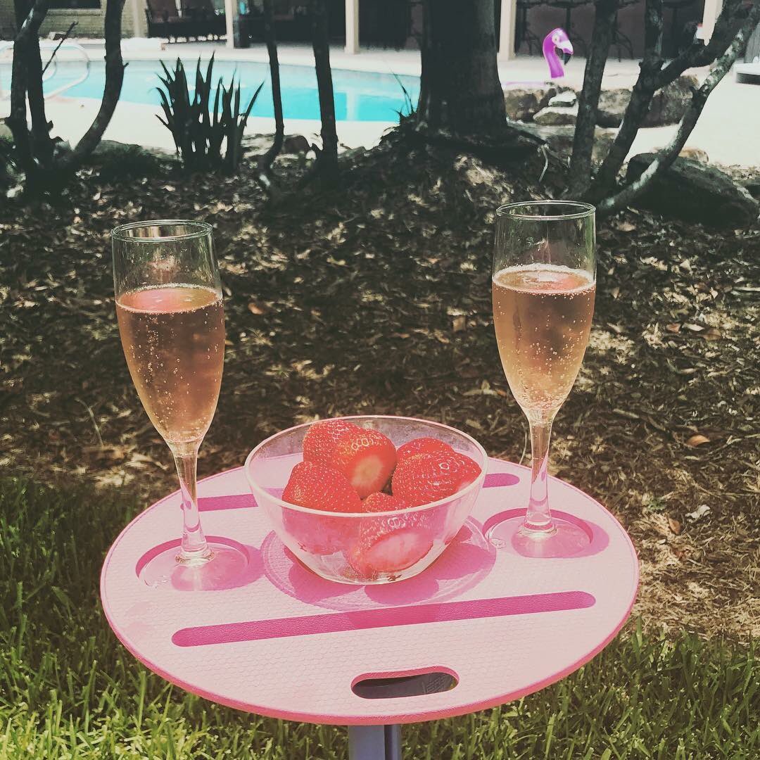 VersaStake's tweet photo. Wishing tons of happiness, success, and sunshine to everyone in the new year!!🥂 #HappyNewYear2019 #VersaStake #TheUltimateCupHolder #Champagne #Toast2018 https://t.co/pjd8skqNm6