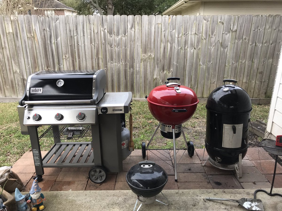 dmaullives's tweet image. The family is finally complete thanks to my new @WeberGrills red kettle
Plus it was time to add a little color to the set
#weberforlife
#smokemifyougotem
#whattocooknext