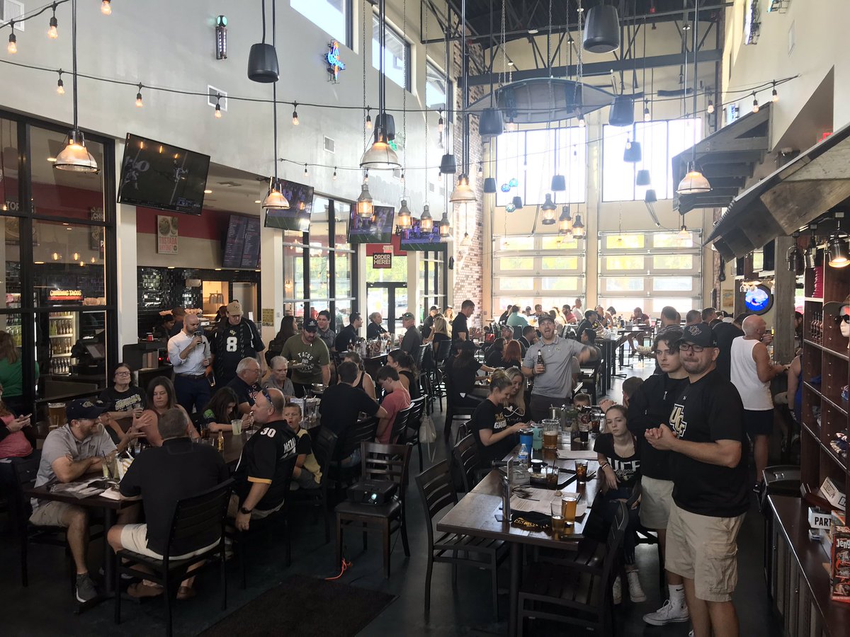 SWFLKnights's tweet image. If you’re not at @marlinsbrew for the #UCFiesta, you’re missing out.

#ChargeOn