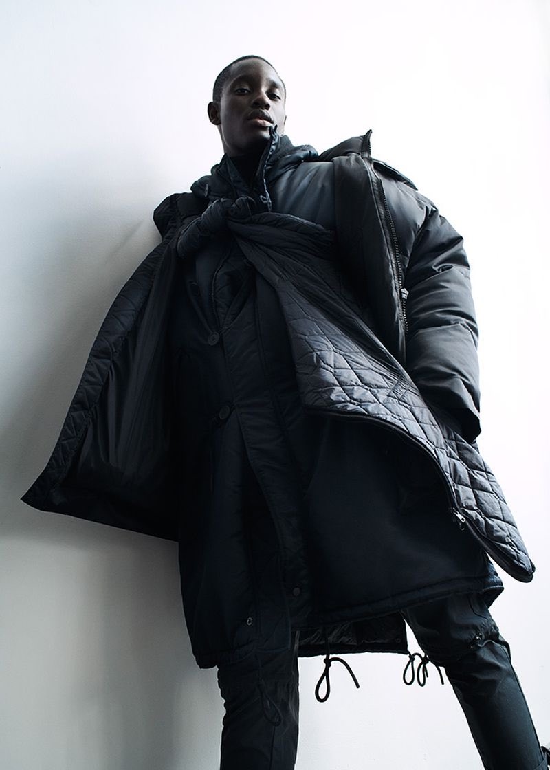 ModaNews2's tweet image. "CLOUD 9 ☁️ #CharlesOduro  wrapped in the season’s coolest puffers 📸 by Alex John Beck for @EssentialHomme 🇫🇷 #NYMMMen https://t.co/nnTNxUV9nJ"
