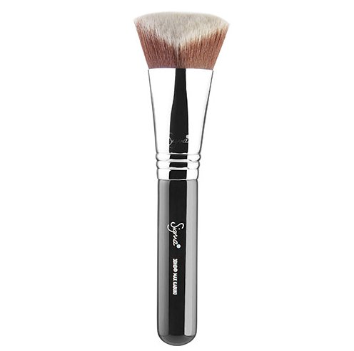 Today's luxe beauty giveaway is this Sigma 3DHD Kabuki brush. To enter, RT &amp; follow <a href="/davelackie/">dave lackie</a>
