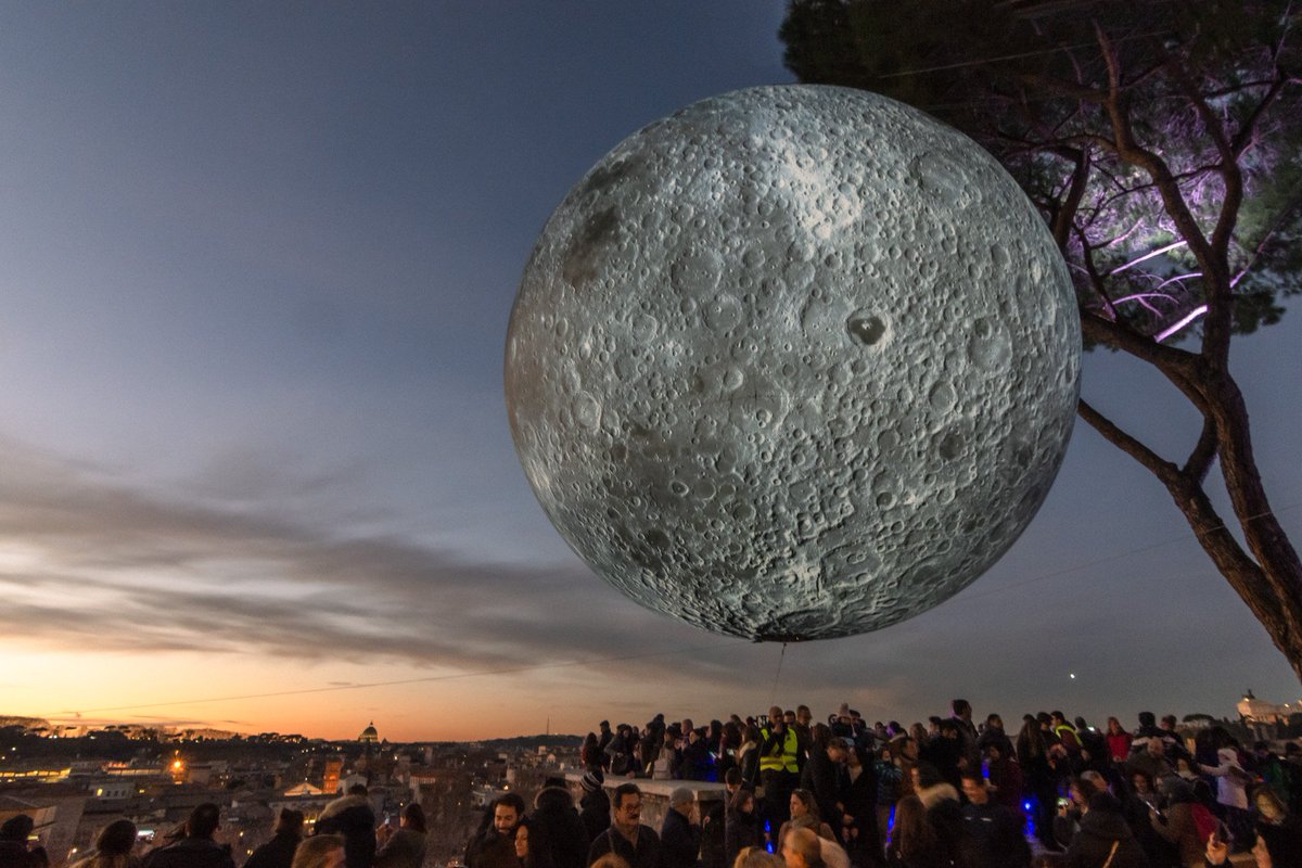 La Luna oggi a #Roma
#festadiroma 

#romeisus #quantoseibellaroma #BuoneFeste #visitrome
@caputmundiHeidi @Mustapha1508 @claviggi @TrastevereRM @fiorillomanuel1 @f_girasole @SandroBrizzola4 @PJL813 @Florian_Vienna @AriannaAmbrosi0 @Turismoromaweb @GiuseppeTurrisi @PasseggiateRoma