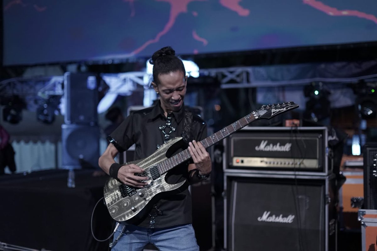 Menikmati apa yg di sediakan/rausah ngarani di suruh main udah Alhamdulillah..😋