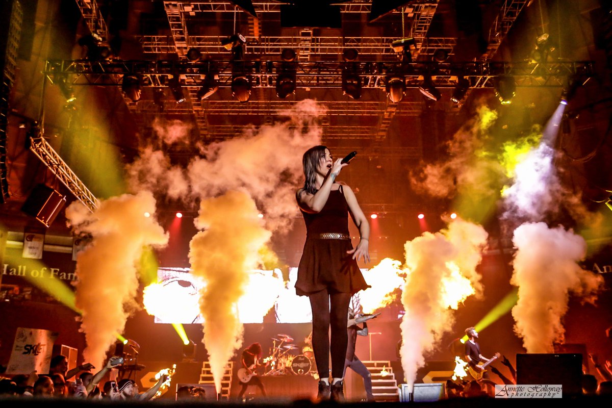 AnnetteHolloway's tweet photo. .@JenLedger heating up #LUWinterfest last night to bring in the New Year! π₯
@SkilletMusic #Skilletmusic #AHSkilletmusic
#HappyNewYear #HappyNewYear2019
πΈ@AnnetteHolloway
https://t.co/tDLH4whm4f https://t.co/qwzIMSSlxn