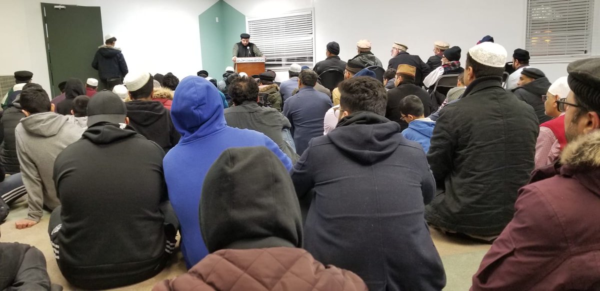 AMYA_HNiagara's tweet photo. From Sydney to Vancouver, Ahmadiyya Muslim Youth start their New Year with supplications, prayers, brotherhood and service to the community they live in.
#HamOnt #AMYA #Khuddam #AhmadiyyaCanada @ahmadiyyacanada @AMYACanada
#NewYearsDay #HappNewYear2019 #YearStart #NewYears2019 https://t.co/zJ3JuGSNra