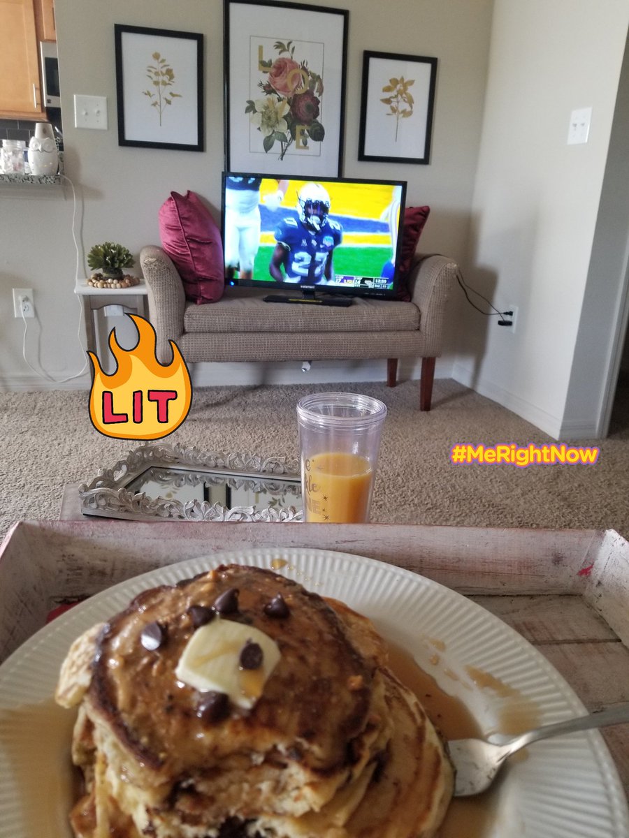 IFinnerty's tweet photo. Is there any better way to bring in the new year than by watching @UCF_Football while eating fresh pancakes and a nice tall mimosa?  #ChargeOn #isthismypeak https://t.co/h0imedeWOj