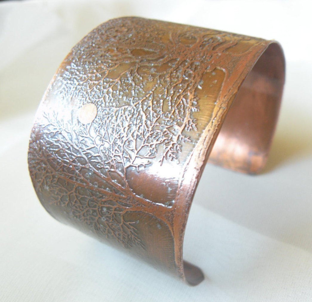 jewelbuginbiz's tweet photo. Excited to share the latest addition to my #etsy shop: Copper cuff bracelet - etched - tree of life - moon in trees - moon lovers - dark oxidized- lightweight https://t.co/AGY1rMYkpn #jewelry #bracelet #copper #unisexadults #copperbracelet #etchedcopper #treebracelet # https://t.co/VCce3Knw1j
