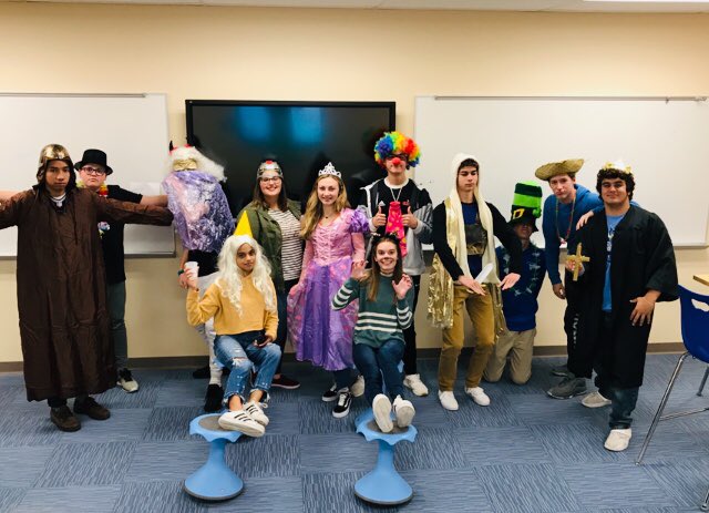 Todd_spinner's tweet photo. Spirit days, races, mottos and themes... 2018 was fantastic!  2019 is going to be one for the books!  #alwaysgoingforward🐻
#makinghistory👍🐻 https://t.co/9ZgvBwu9cK