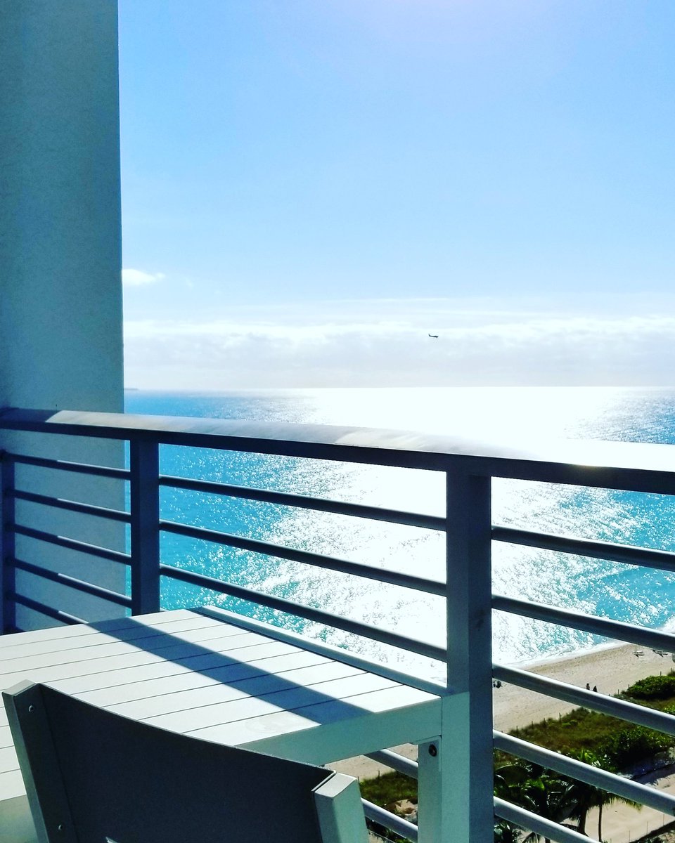 GrandBeachMiami's tweet image. #sunshine on the #firstdayoftheyear 
Happy New Year to everyone! #grandbeachmiami #gbhmoments #miamibeach #2019