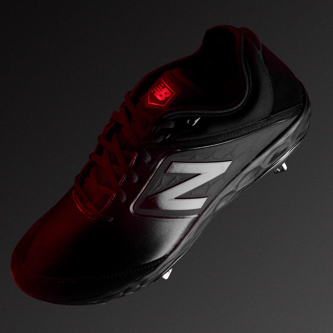 new balance blackout baseball cleats