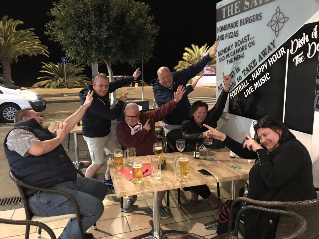 HY144's tweet photo. #2019. Let’s dab. @tomo2268 @tomosmail11 @hannah_young29 https://t.co/X7RtUevSyf