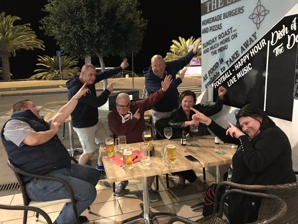 HY144's tweet photo. #2019. Let’s dab. @tomo2268 @tomosmail11 @hannah_young29 https://t.co/X7RtUevSyf