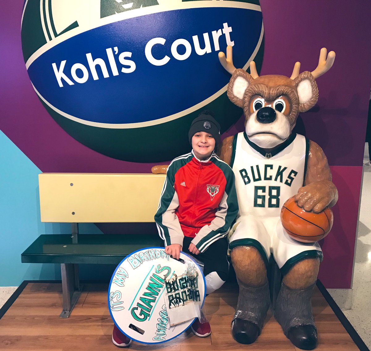 korrintraska's tweet photo. #kohlscourt HAPPY BIRTHDAY, JULIAN!! https://t.co/srBfi7vx01