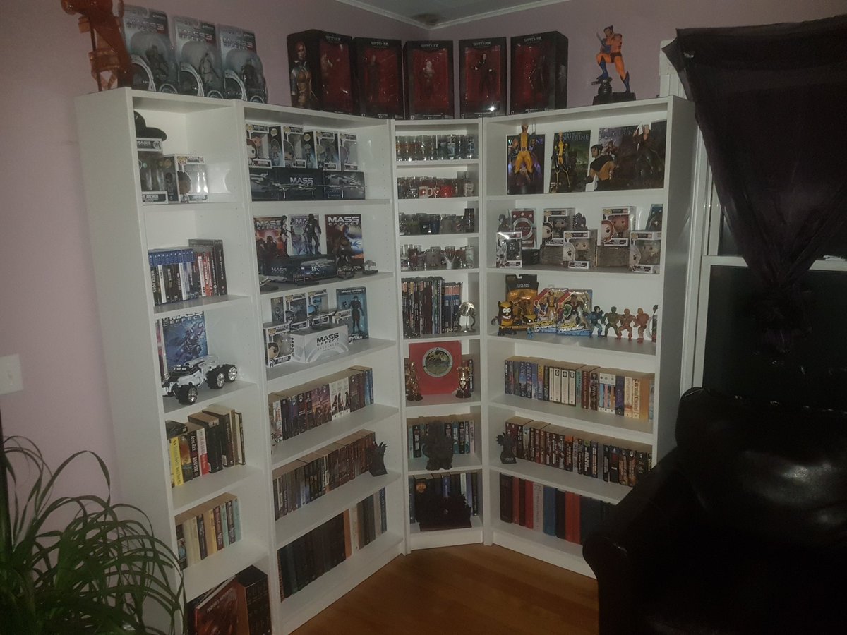 jesteeves's tweet photo. Back to work tomorrow after a nice break. Made some great changes to my office/geek den #nerdlife #happyplace https://t.co/uR75uWBEIU