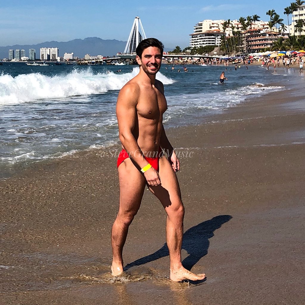 SteveGrandMusic's tweet photo. Walking into the new year like.... I’m performing in #puertovallarta TONIGHT!
I perform at @act2entertainm1 every Tuesday and Thursday at 7:30 pm. 
Tickets at the door or at https://t.co/xGApvnUk1e https://t.co/t21GEXKZSA