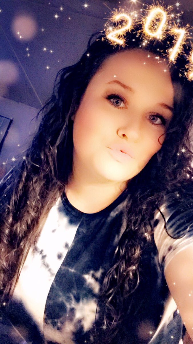 brunettebarbi_5's tweet photo. Happy New Year. #timetoeat #goodvibes #goodchecks 🤪🥰 https://t.co/OEagUskbpf