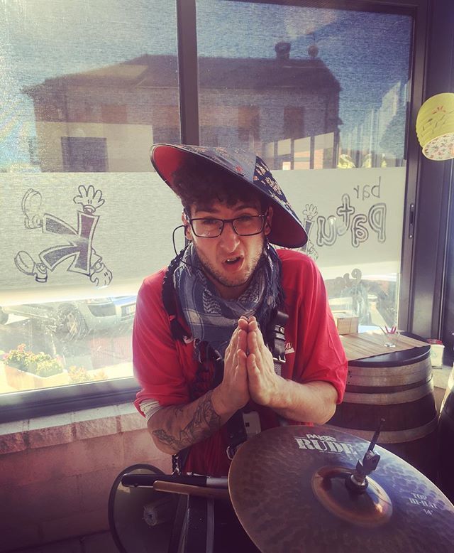 @joni_hijos_de_overon os dice: “Feli anio satodais, que sois unos satodais” Gracias a la gente de Santiuste de San Juan Bautista y de Pedraza por la última tarde del año #flauycia #segovia #charanga #nochevieja #santiustedesanjuanbautista #pedraza #diver… bit.ly/2Th4670