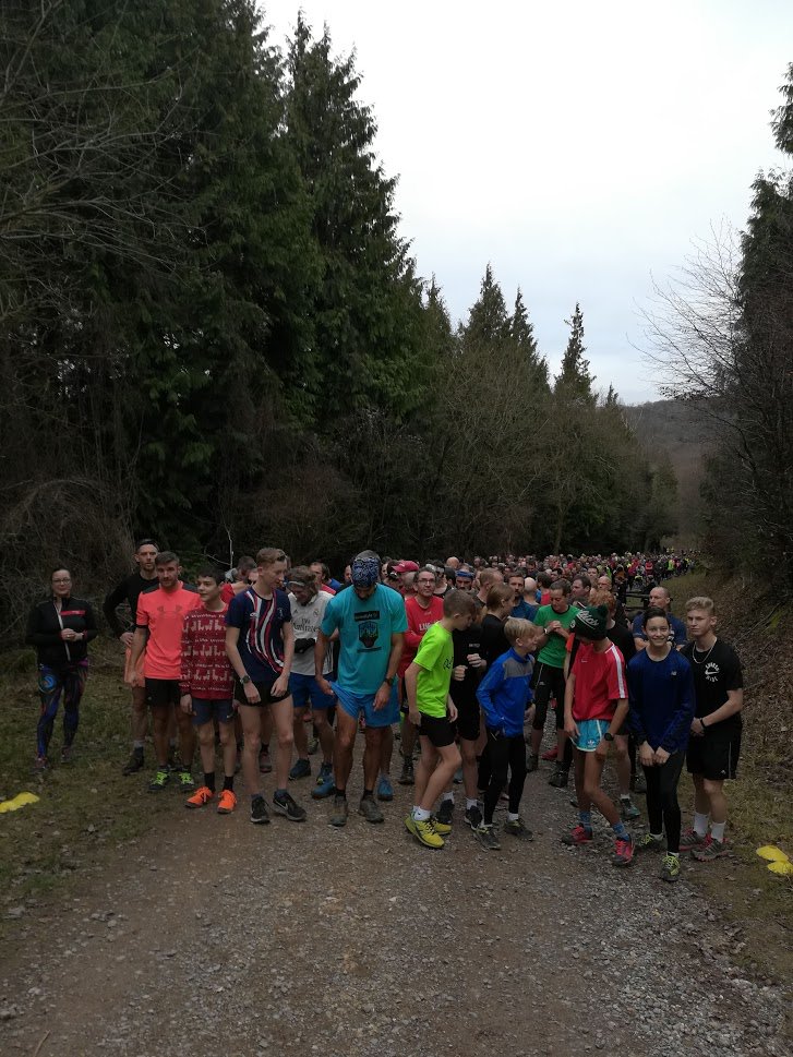 This is what a record busting 408 runners looked like at the start of event 300 today. Wow! #parkrun #QECP