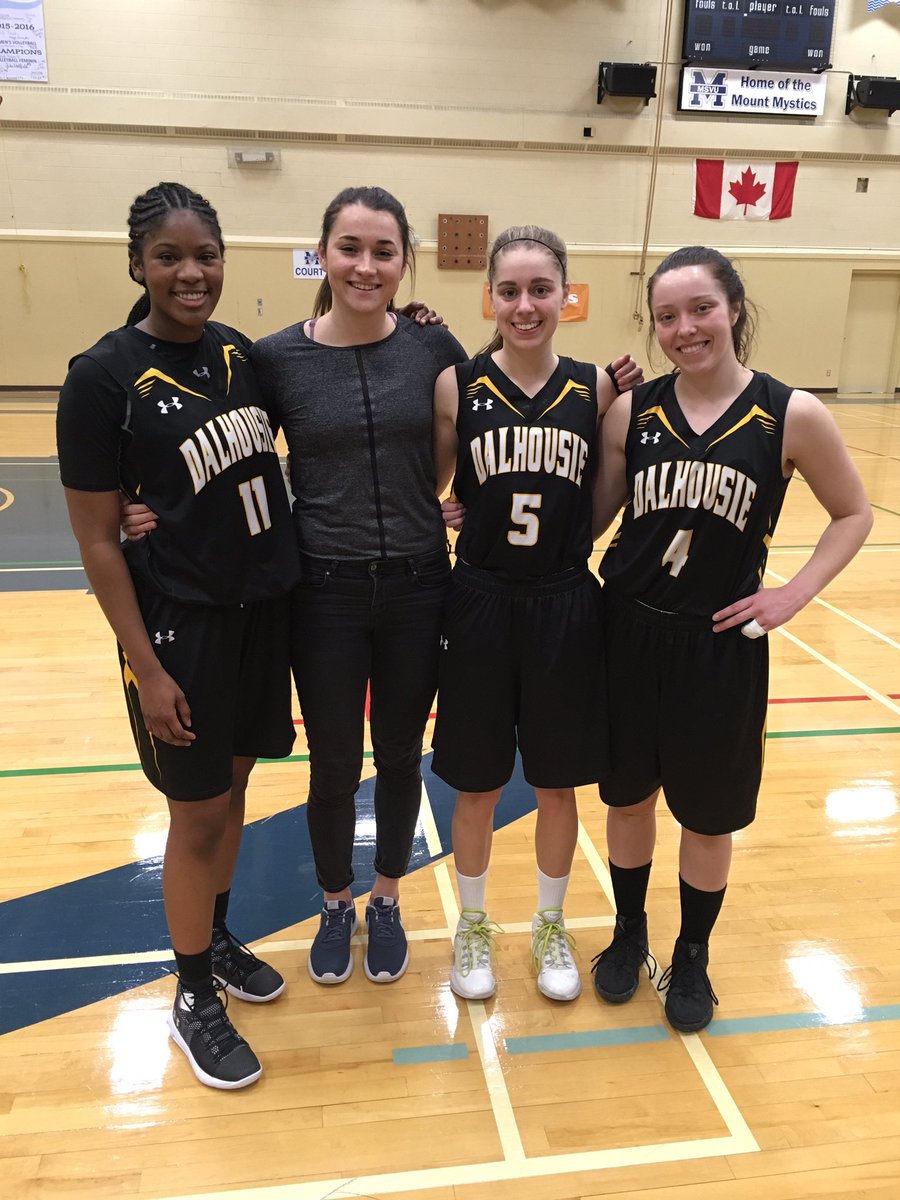 TStamm10's tweet photo. Watching the last of my old @daltigers teammates play live for the last time today! Loved playing with these three, they made my last year at Dal unforgettable! #theyreseniorsnow #onceatigeralwaysatiger https://t.co/6XfO5JcYGB