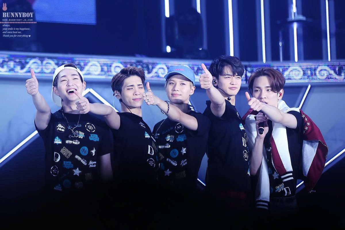symptomsjk's tweet photo. happy new year shinee world!!! #2019WithSHINee https://t.co/LLfX1YaZVc