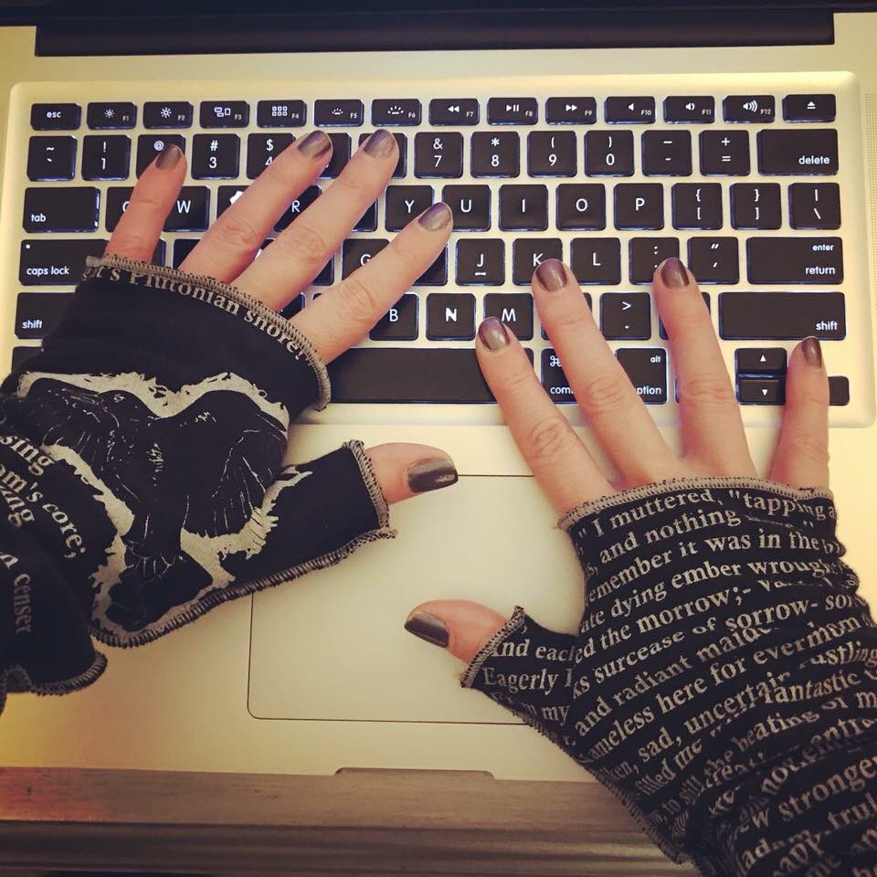 romanwriter_'s tweet photo. “Ah, distinctly I remember it was in the bleak December...” 
I’m ready for a long winter of writing in my new ‘Raven’ gloves from @Storiarts! 🐦

#raven #poe #gloves #gothic #literature #author #writerslife #amwriting #noir #noirstyle https://t.co/zJRzQppYSs