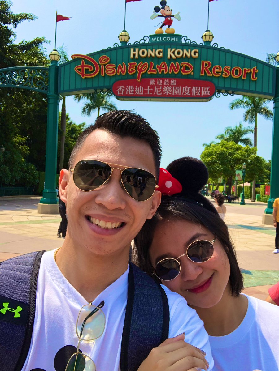 Ieyenne's tweet photo. 2018 was fcking great. Cheers to 2019! 🥂🍾🎉 https://t.co/yCSNwDZUgS