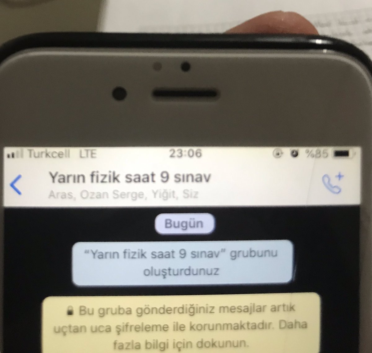 Vizesi 1 olan gencin finalde geçmek için YKS’de ilk 20kya giren arkadaşlarını gruba ekleyip soruları atma hayali OYNAT BAKALIM