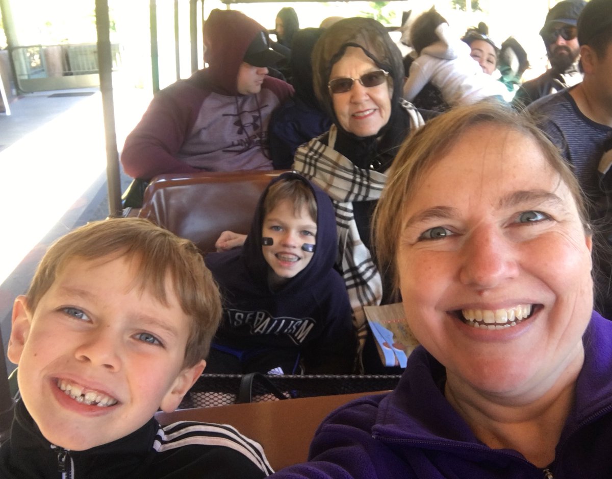 AngWWells's tweet image. Thanks @NUFBFamily &amp;amp; @HolidayBowl for the excuse to #GoSanDiego. This is what happens when Wildcats tour the wild safari: