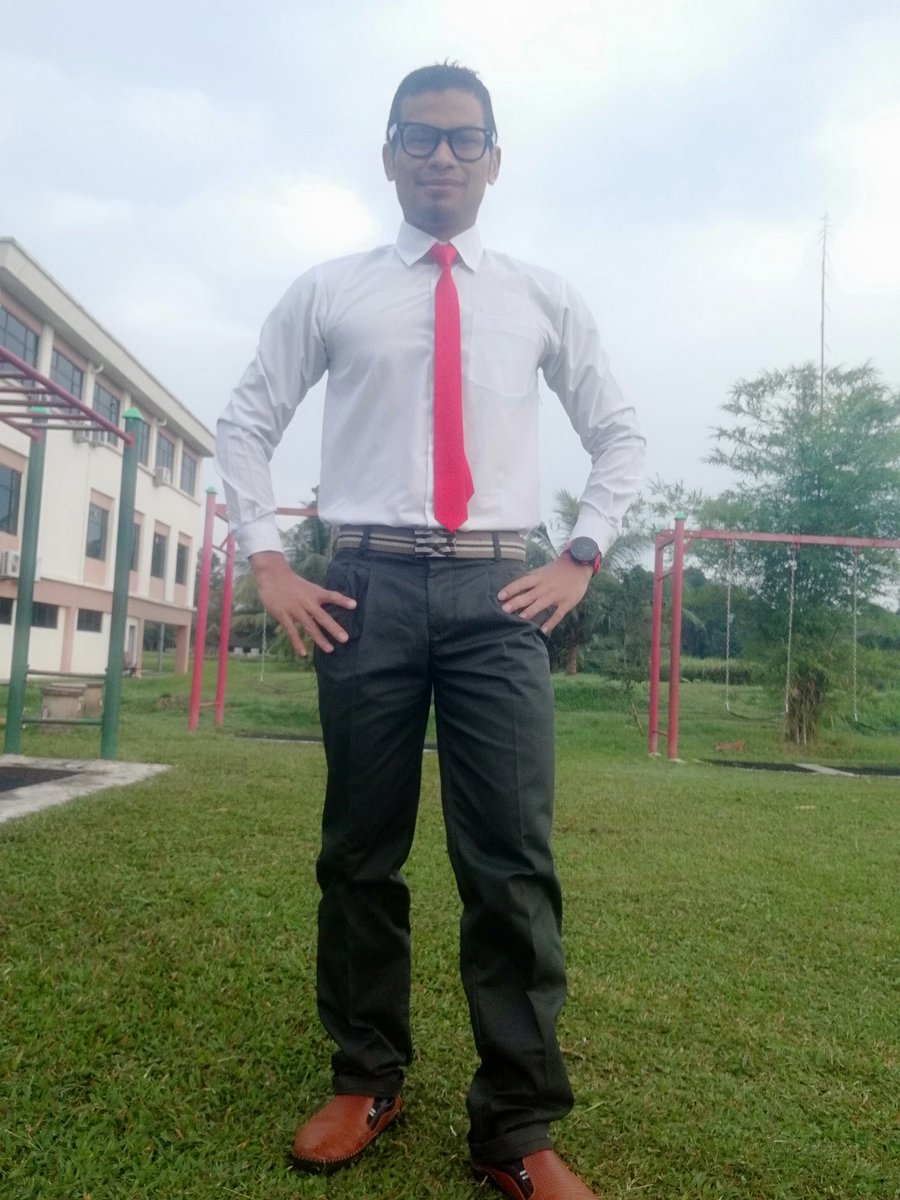 Dr_Shaiful's tweet image. Oleh sebab saya juga berstatus "Pelajar" , maka hari ini dengan bangganya datang kerja berpakaian ala-ala Pelajar Sekolah Menengah ✌✌

Ayuh adik-adik, kita tuntut ilmu dengan penuh semangat 💪💪
Selamat memulakan sesi Persekolahan Baru 2019 ☺☺

#studentlife 
#masterstudent