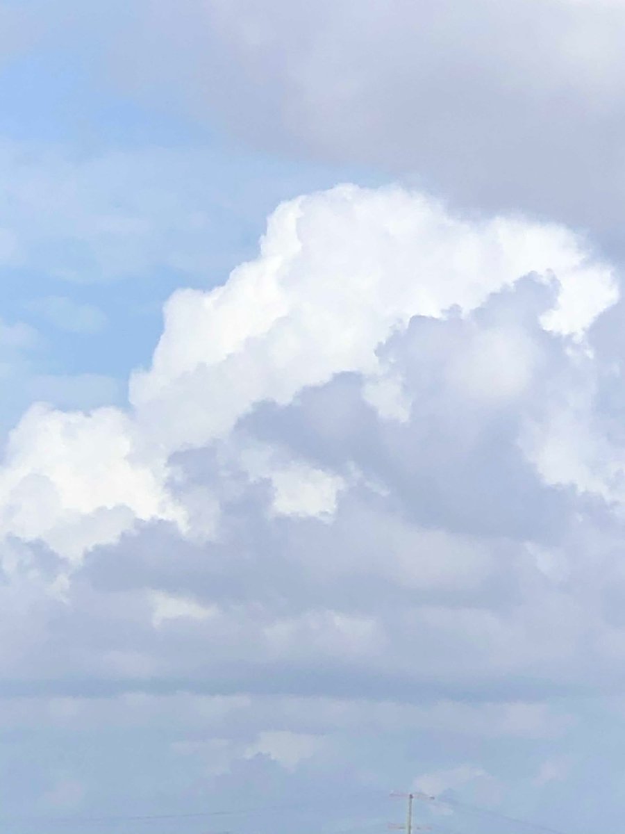 grahamm44's tweet photo. First cloud of New Year
Hopefully not a warning
Of the year to come
#haikuchallenge (#first) #haiku #senryu #micropoetry #mindfulness #firstdayof2019 #amwriting https://t.co/oDCogVnl1R