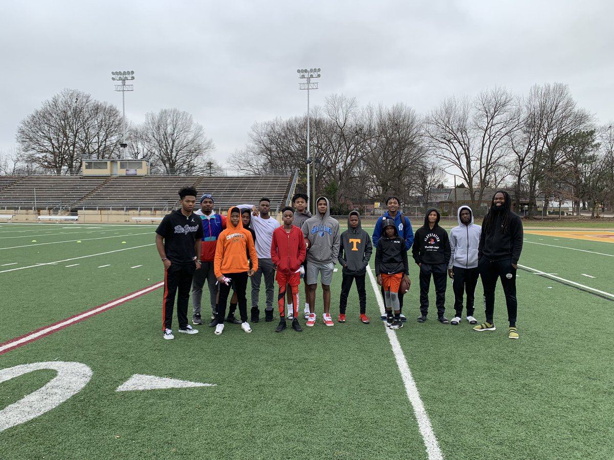 7CoachK901's tweet photo. ... The best way to bring in the New Year🤷🏾♂️ Good Day of work!!
#StayReadyQBs
#FastBreakWideOuts https://t.co/8orGBzmour