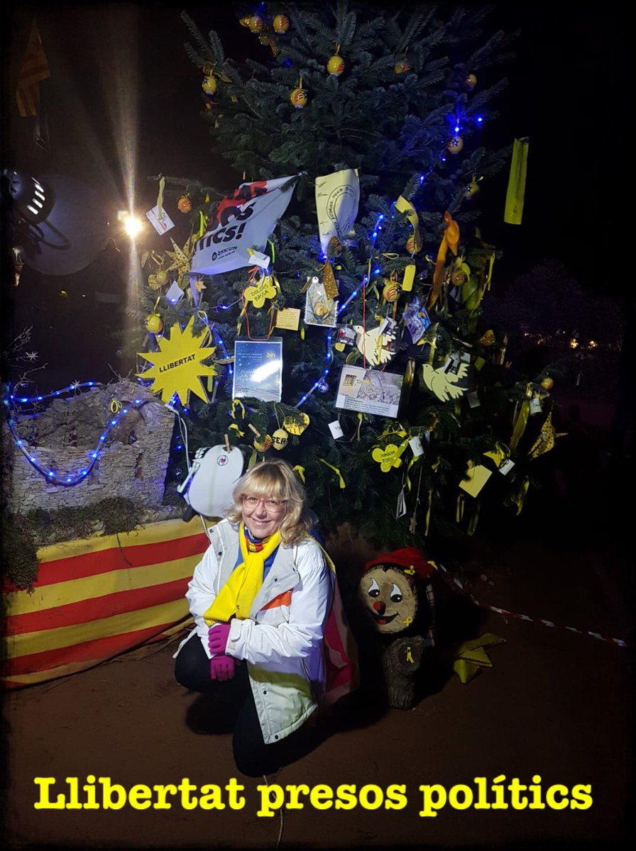 monri02's tweet photo. Centre Penitenciari Lladoners, 31 desembre 2018 #donantescalf #llibertatpresospolitics #usvolemacasa #nioblidniperdo #freejunqueras @freejunqueras #prouostatgescatalans #prouostatges🎗🎗 #republica #somrepública #llibertatpresospolitics #fotomòbil_mr @hugocolacho @nuriaribell https://t.co/YtJZ2Ssxgh