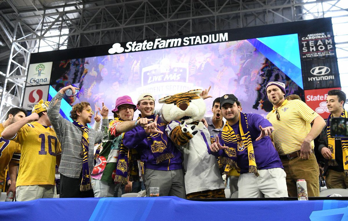 Fiesta_Bowl's tweet photo. Can't get enough of the @tacobell Live Más Student Section? Huge congratulations to the #LSU faithful on helping their team win the #FiestaBowl! 🏈🌮

#livemasstudentsectionchallenge #TacoBellPartner https://t.co/tBd0T5tF4q