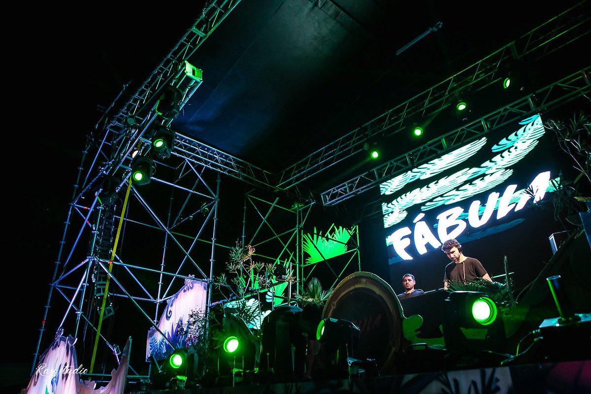 NikoMacagno's tweet photo. La felicidad de ser la técnica de las dos fiestas más convocantes de La Pampa  no me la saca nadie 💯🎧 
#LolaFest #Fabula  By @MacagnoEventos https://t.co/W5aRBIaJG3