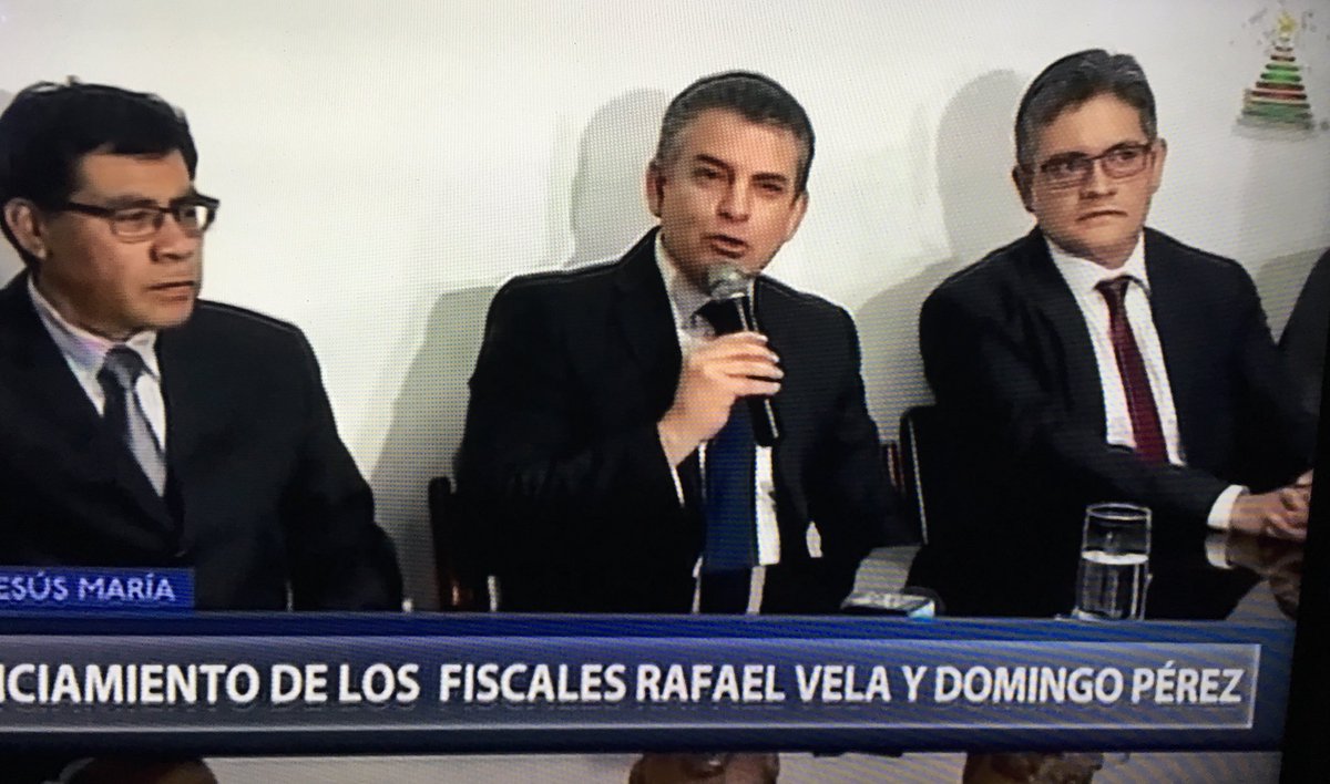 lamula's tweet photo. #LOÚLTIMO #URGENTE Fiscales #RafaelVela y #JoséDomingoPérez se declaran en desobediencia. Haciendo uso de la legalidad impugnarán decisión de Pedro Chávarry y no entregarán documentos de las investigaciones del caso #LavaJato. https://t.co/FqqlOfhIdf