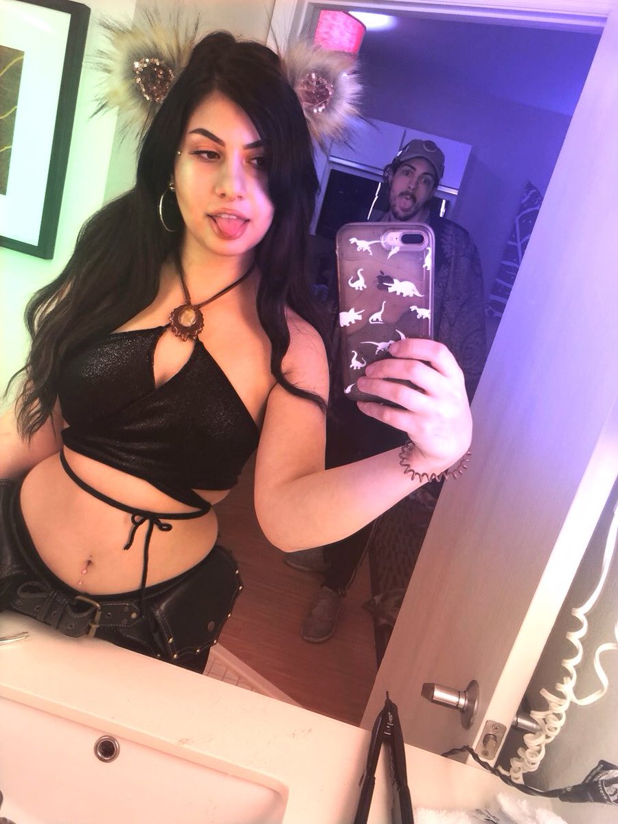 nkazm_'s tweet photo. BASS BABEZ @AyeeZach #nye360 #wildstylemethod #BassnectarNYE360 #shmood https://t.co/64Iouch7hf