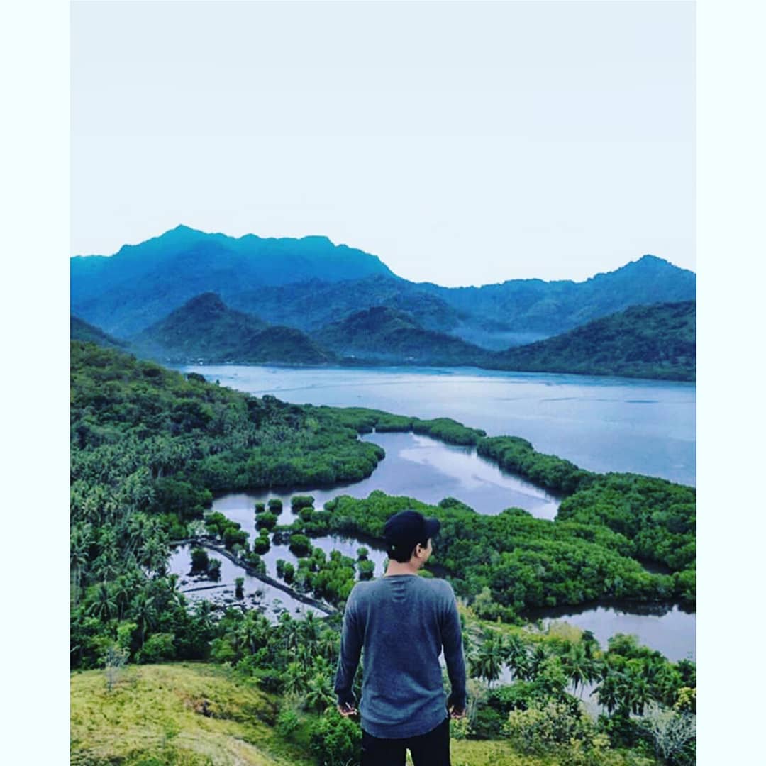 MWarnalyn's tweet photo. PULAU KARAMASANG,
Polewali Mandar, Sulawesi Barat.
.
📸 : @budi_sartono @muheuw &amp; @maunk.almalikimoto
.
.
#WonderfulIndonesia
#PesonaIndonesia
#Genpi 
#Genwi
#Genpisulbar
#Disparsulbar
#2PulauKaramasang https://t.co/WTlBvgqe6a