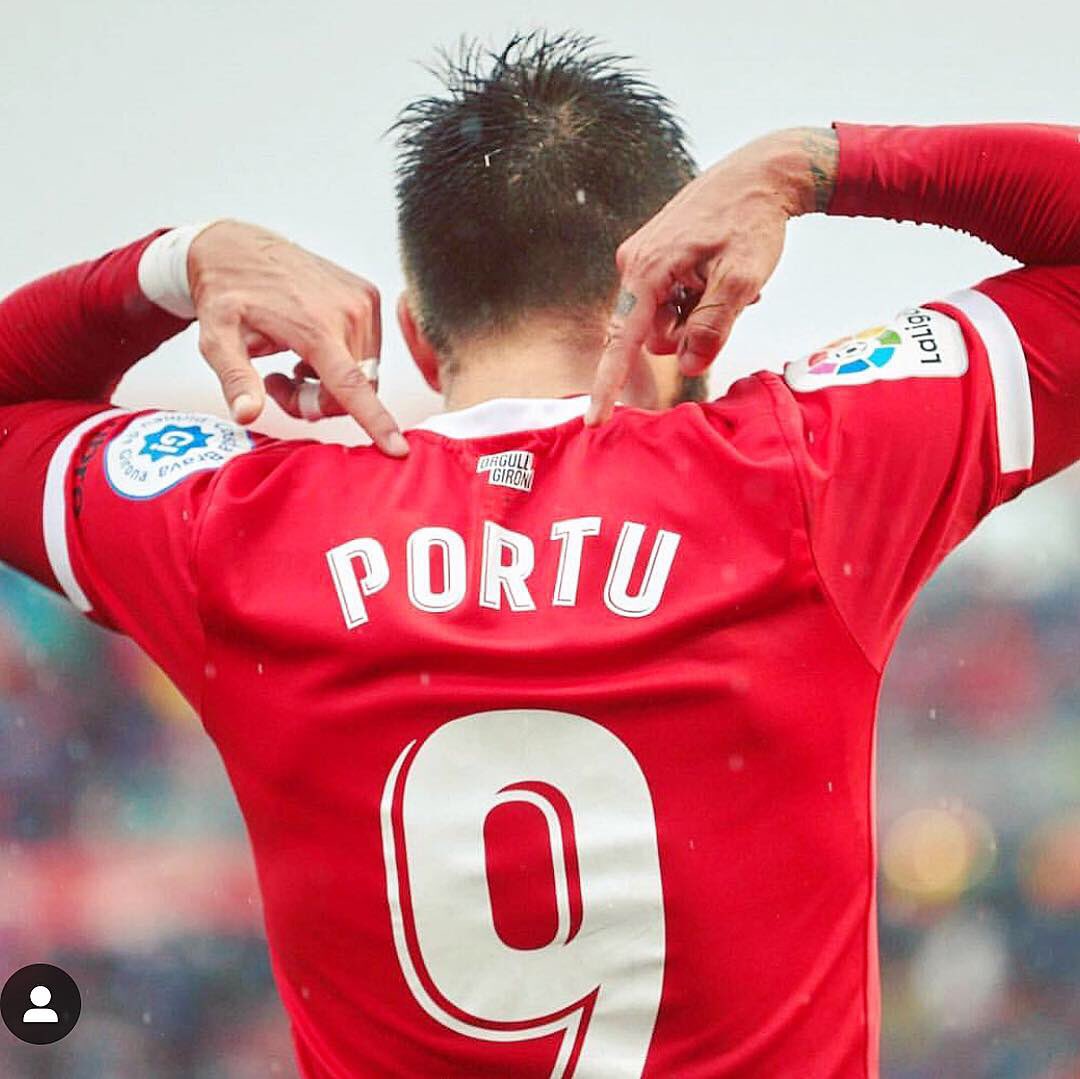 SatyaRajpurohit's tweet photo. This is by far the best use of my fonts ever. There’s nothing better than seeing your fonts up there on the jerseys of your favorite players. Featured font: Akhand
#valenciacf #laliga #messi #luissuarez #cristianoronaldo #realmadrid #FCBarcelona #itfoundry https://t.co/PxbX4UHUuP
