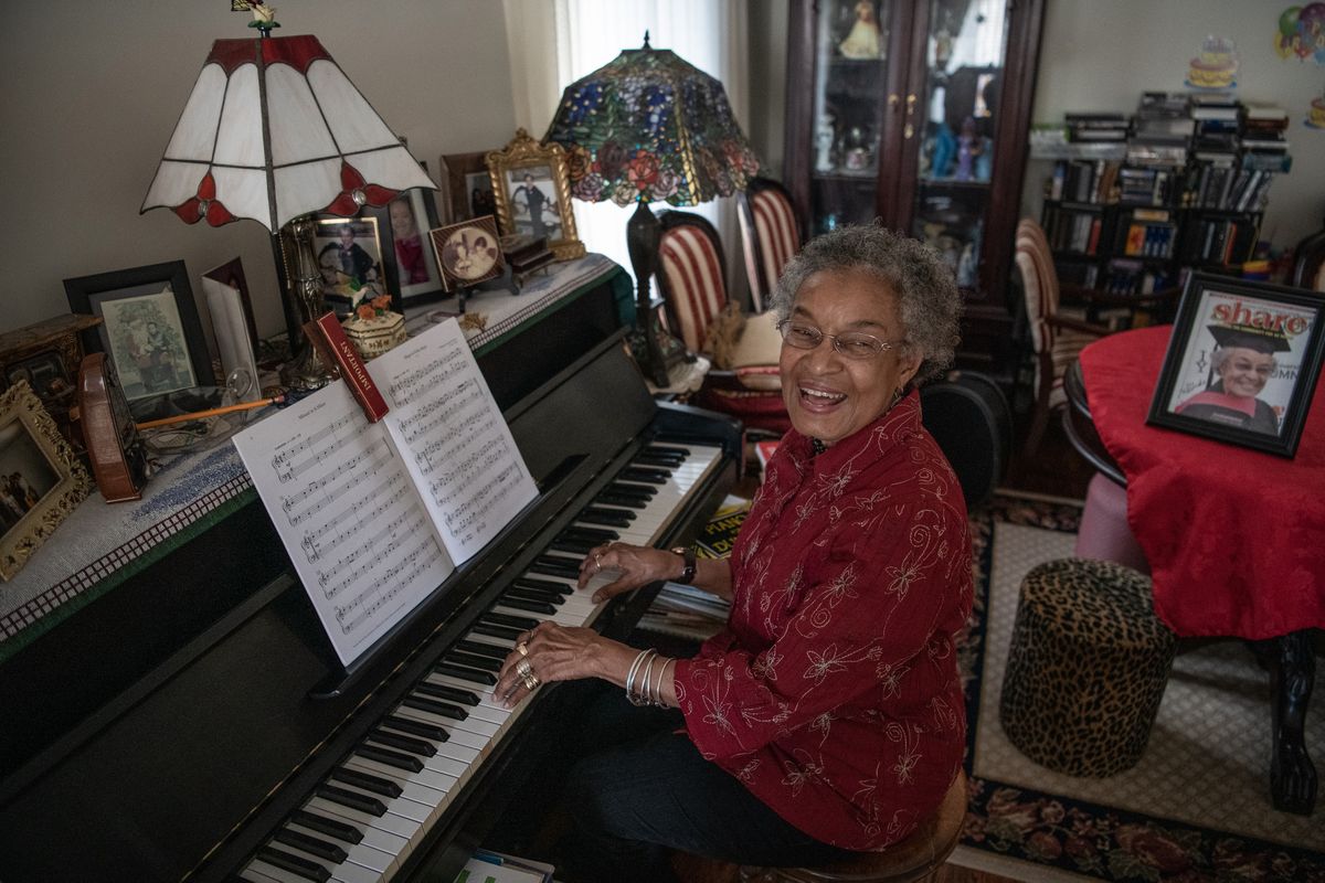 globeandmail's tweet photo. ‘It was my time’: Toronto woman graduates with bachelor’s degree at 79 https://t.co/H8QyBlCTlV https://t.co/QuF8ySSTST