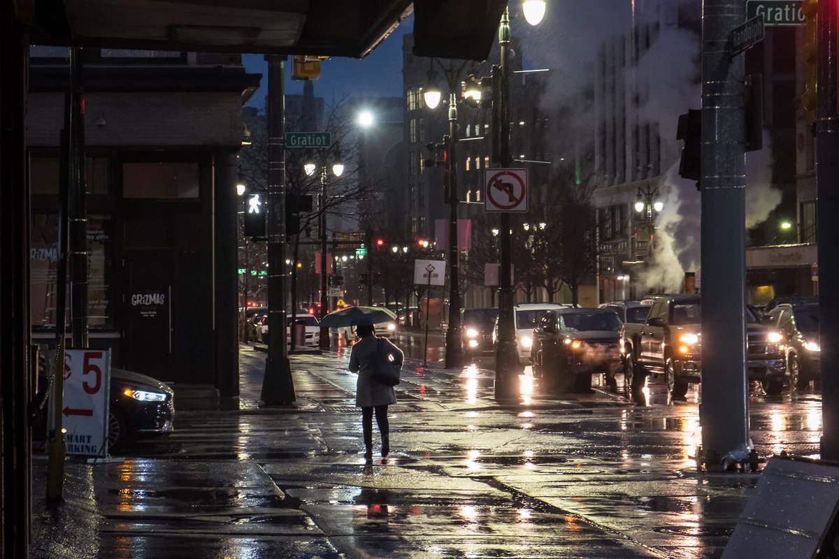 Deadline Detroit On Twitter Detroitlookslikethis Downtown At Gratiot And Broadway On A Rainy Late December Night Photo By Stevenpepple Streetphotography Nightphotography Urbanphotography Https T Co Ov8aktov2w