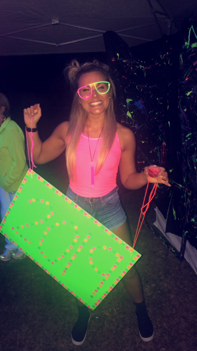 iwantcandi17's tweet photo. Raving into 2019🎆 Happy New Year!! https://t.co/dA4U62lxKU
