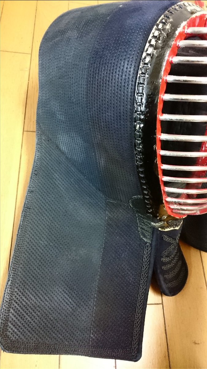 kokenchiai's tweet photo. 明けましておめでとうございます！
本年もよろしくお願いいたします！

2019年初ツイートは面のクリーニング実例

表面に浮いた塩や、内輪(特にアゴの当たる部分)の汚れも綺麗に！
臭いもかなり少なくなり、清々しい気持ちで新年の稽古に臨めますね！

#剣道 #防具 #クリーニング #初稽古 https://t.co/DdD8rd2LEq