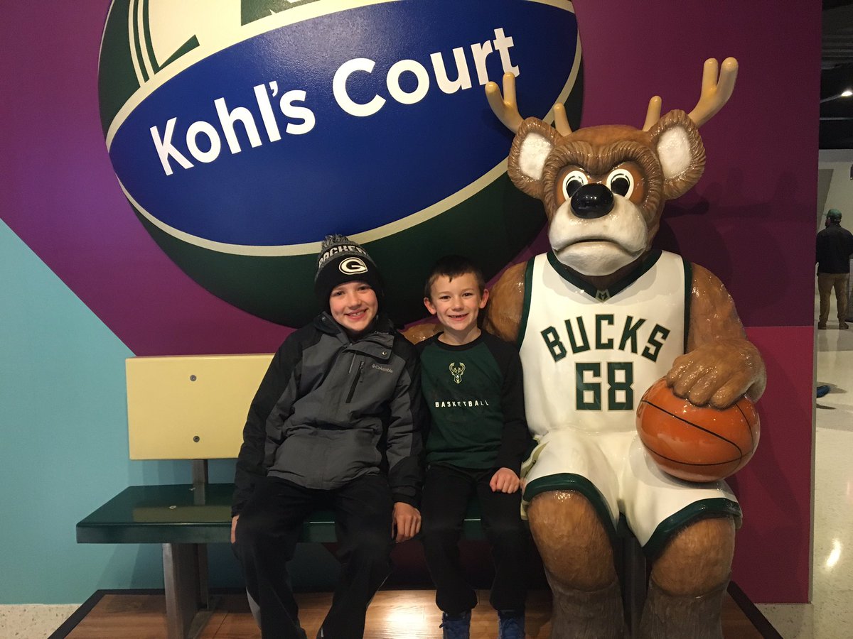 ShutterDaddy's tweet image. #FearTheDeer #kohlscourt