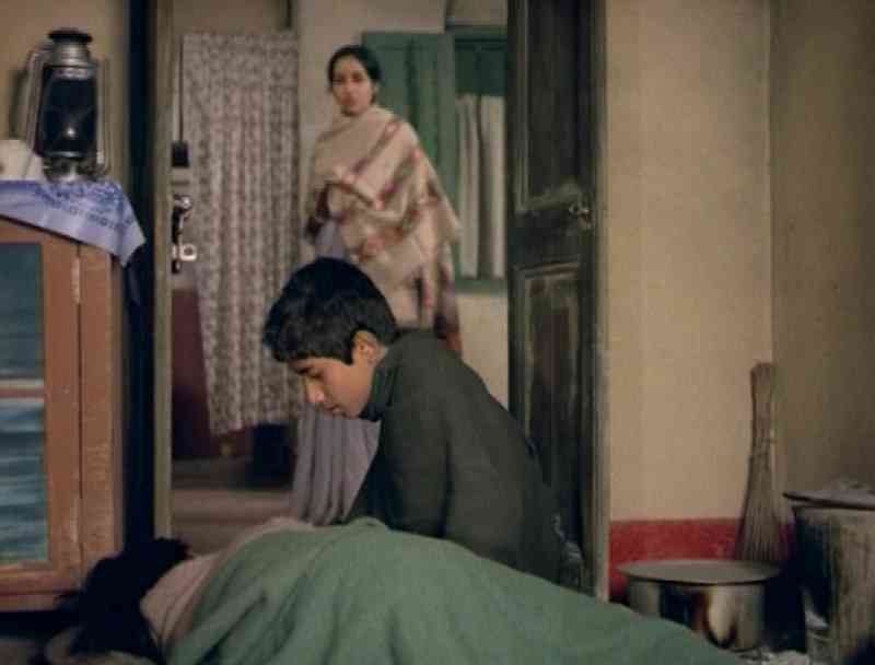 TheReel_in's tweet photo. #FilmFlashback
In #MrinalSen’s ‘Kharij’, a young boy dies and nobody cares (except the director) https://t.co/mmqr6ahRJ2 | By Rudradeep Bhattacharjee https://t.co/cMMz4Lb3Ta