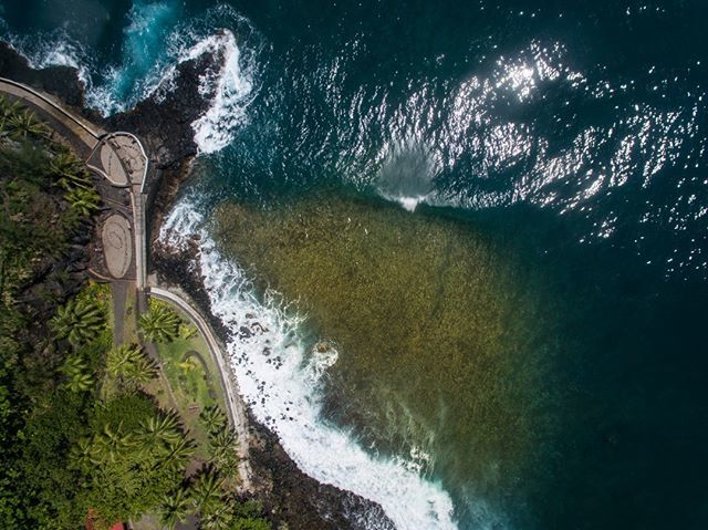 maikomou's tweet image. I didn&apos;t do anything for the NYE as I wanted to go to my favorite place on the north shore of Tahiti this early morning. I tried new things. Some worked, some other did not. Anyway here is Arahoho or the blowhole from above. Happy new year again !

#dronescape #tahiti #frenc…