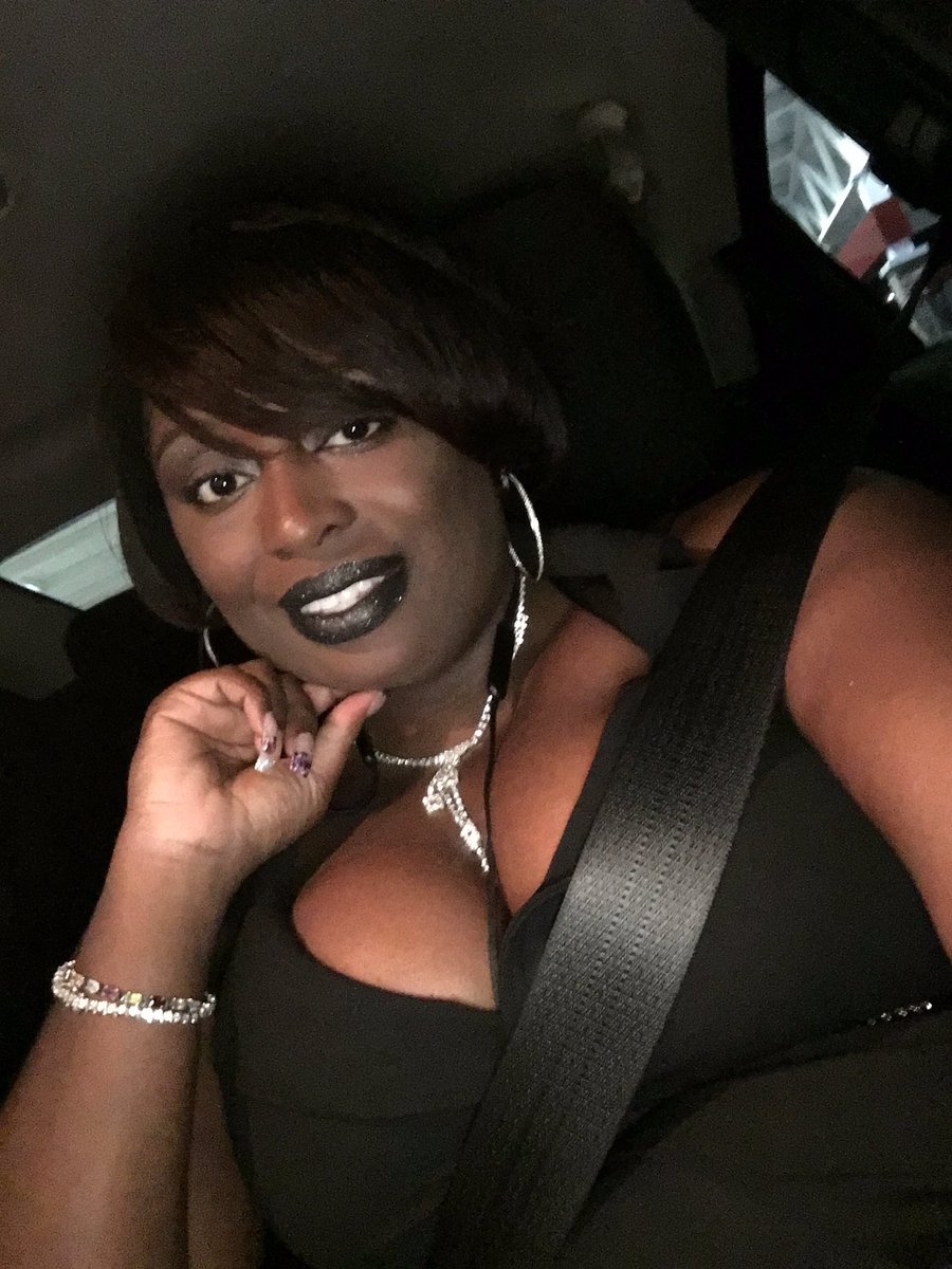 MizzCrazyTee's tweet photo. Wearing my @KAOIR_Cosmetics Night glitzstick heading to this masquerade party for NYE #Kaoir #NightGlitzstick #Kaoirdoll #KeyshiaKaoirDavis #Kaoirforce https://t.co/eJs4H3VAW0