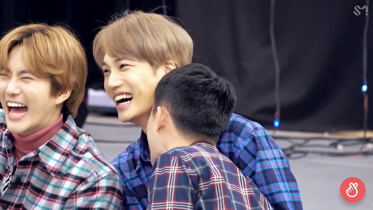 จงอินรักน้องคยองซู tweet media